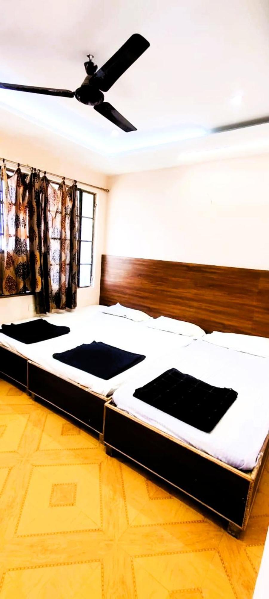 Homestay M R Swastik Near Beniya Park - Excellent With Family, Parking Facilities *