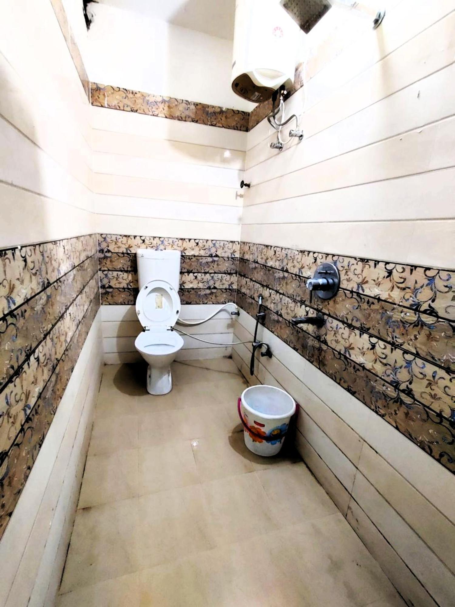M R Swastik Near Beniya Park - Excellent With Family, Parking Facilities Homestay *
