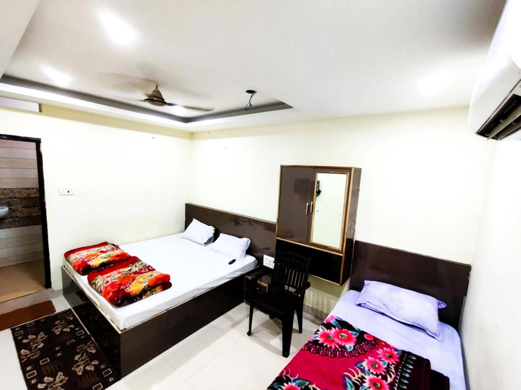Homestay M R Swastik Near Beniya Park - Excellent With Family, Parking Facilities *